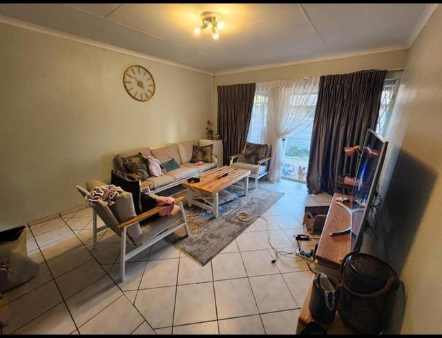2 BEDROOM TOWNHOUSE FOR SALE IN HIGHVELD